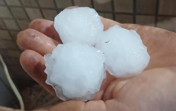 Granizo causa danos em municípios do Extremo Oeste