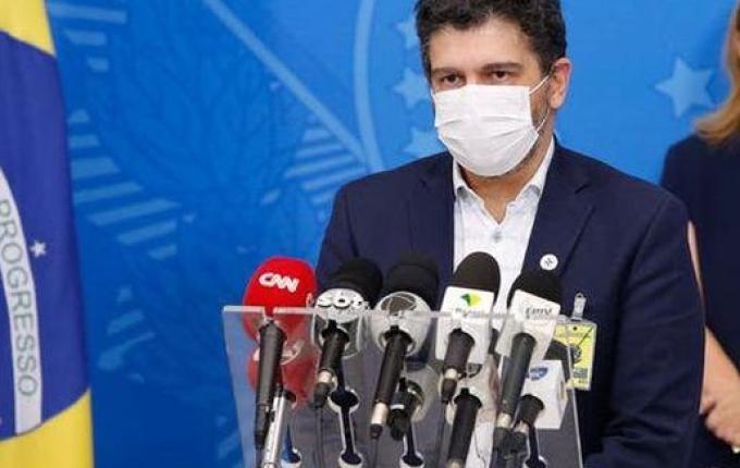 Brasil registra quase 900 mortes por Covid-19 em apenas 24 horas