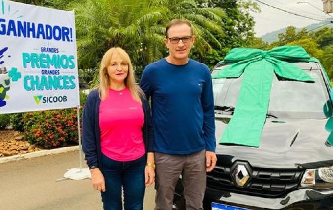 Casal de Itapiranga ganha carro novo em sorteio