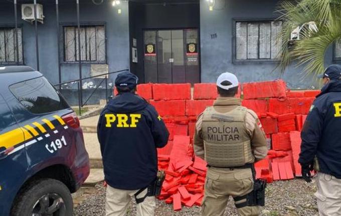 PRF e PMRv apreendem camioneta clonada e com 632 quilos de maconha em SC