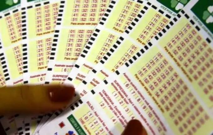 Ninguém acerta as 6 dezenas e prêmio da Mega acumula em R$ 48 milhões