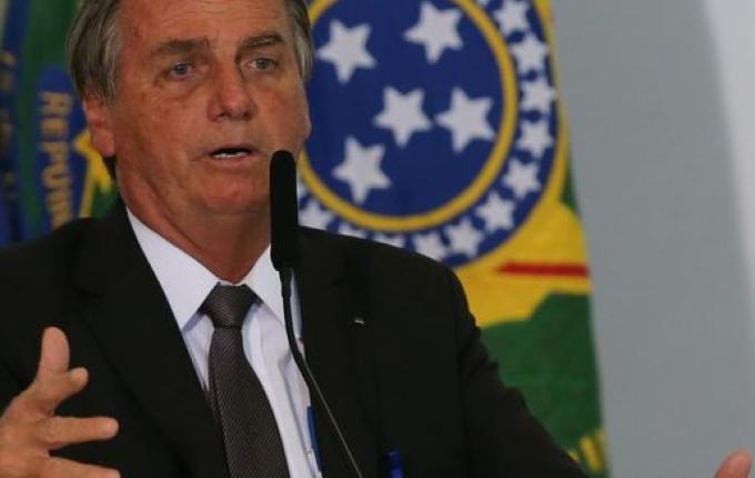 Bolsonaro critica política de preços dos combustíveis da Petrobras