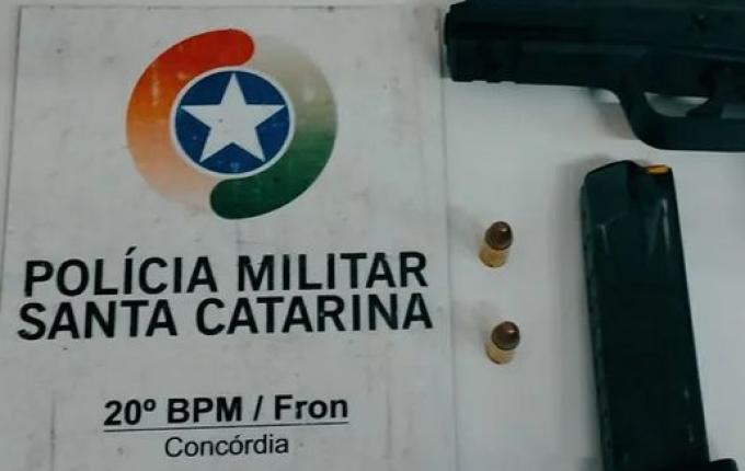 Menina de 4 anos leva tiro no rosto dentro de casa em SC