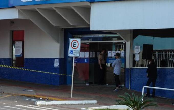 Auxílio emergencial passará a ser de R$ 300 até dezembro, anuncia governo