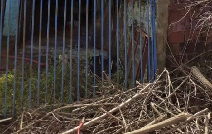 Homem põe fogo na própria casa