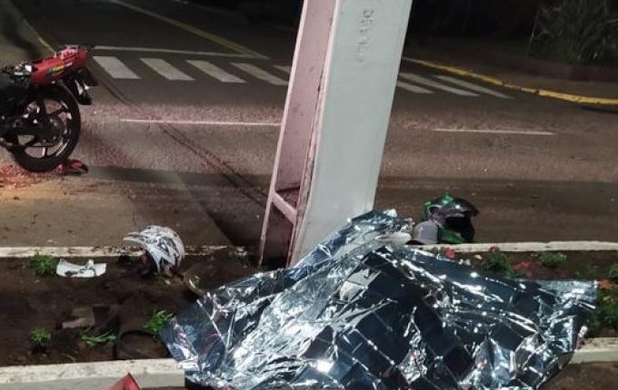 Mulher morre em grave acidente de moto no centro de Itapiranga