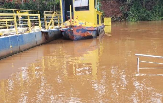 Cheia do Rio Uruguai suspende travessia da balsa em Mondaí