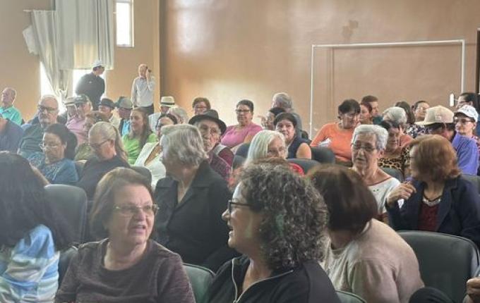 Idosos de Campo Erê participam de palestra através do Projeto Terceira Idade na Medida Certa