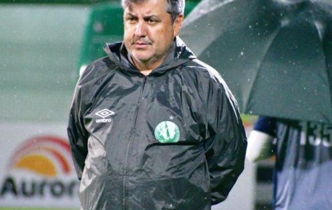 Gilson Kleina é demitido da Chapecoense após derrota para o Londrina