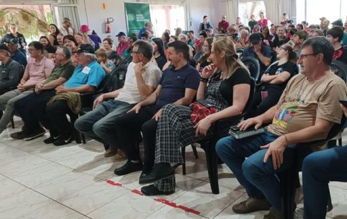 Campanha “Use Chapéu” é lançada em Bandeirante com participação de mais de 120 pessoas