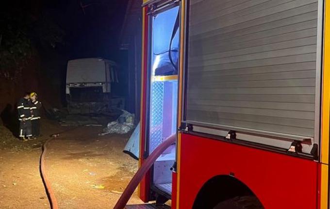 Incêndio em entulhos mobiliza bombeiros em São Miguel do Oeste