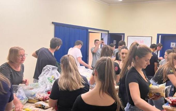 Dia C de Cooperar arrecada mais de 10 toneladas de alimentos e materiais de limpeza