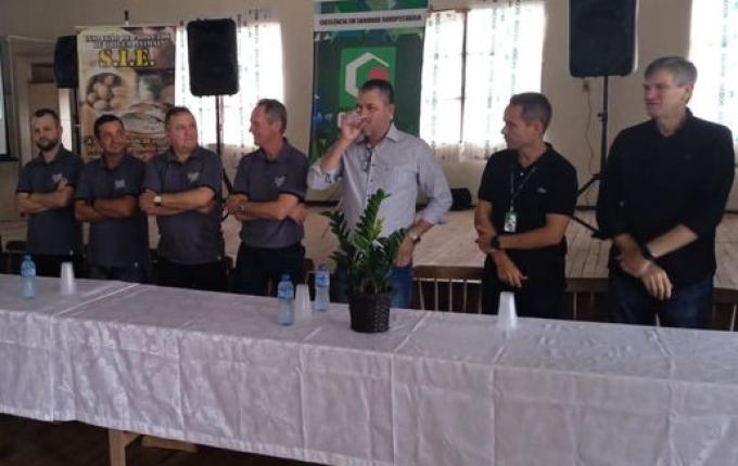 Porto Novo Laticínios realiza palestra para produtores com Airton Spies