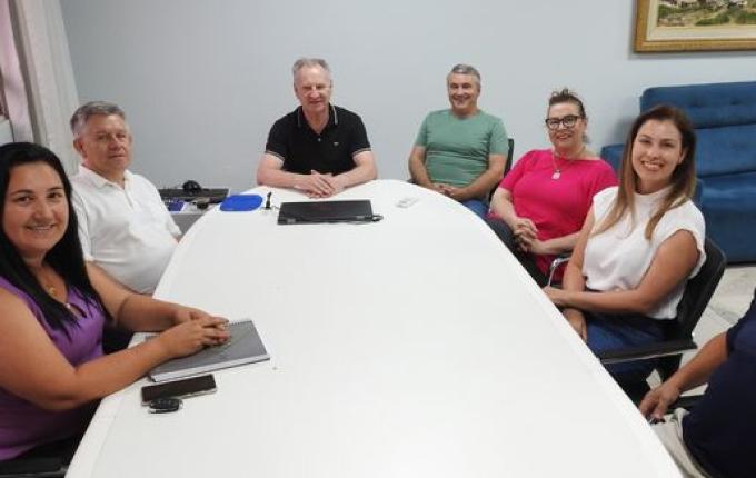 Secretários deixam governo e administração anuncia novos nomes para os cargos