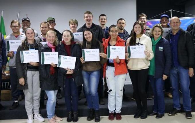 Doze propriedades de Iporã do Oeste recebem certificado do programa Negócio Certo Rural