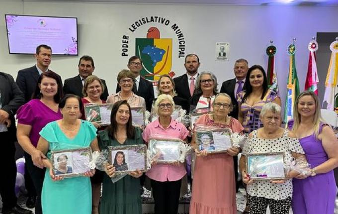 Legislativo de Bandeirante inaugura Galeria Lilás durante sessão solene