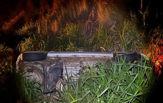 Veículo sai da pista e capota às margens da BR 163, em São Miguel do Oeste