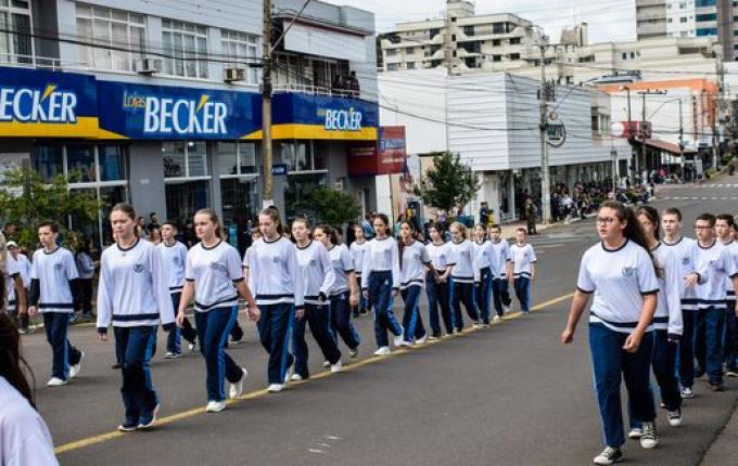 Desfile Militar tem público abaixo do esperado em São Miguel do Oeste