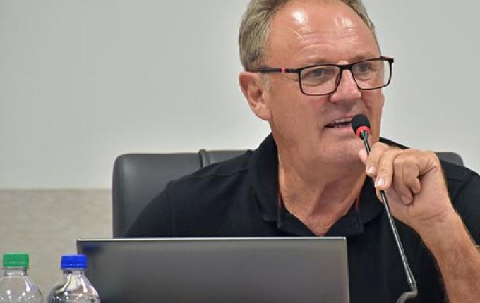 Vereadores aprovam projetos e indicam obras e serviços durante sessão da Câmara