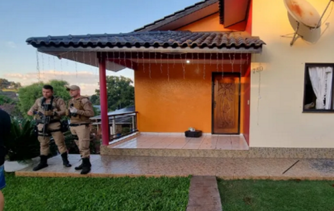 Homem que matou filha e marido dela é condenado a 90 anos por estupro contra a jovem