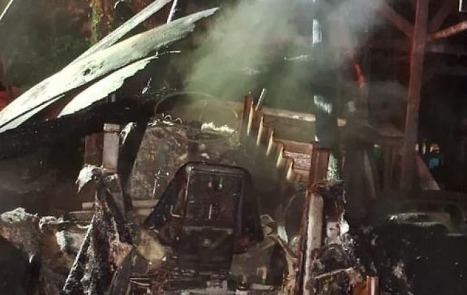 Incêndio em trator atinge galpão no interior de Palmitos