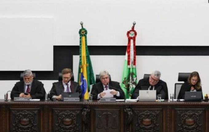 Judiciário derruba a lei da Escola Sem Partido em Santa Catarina