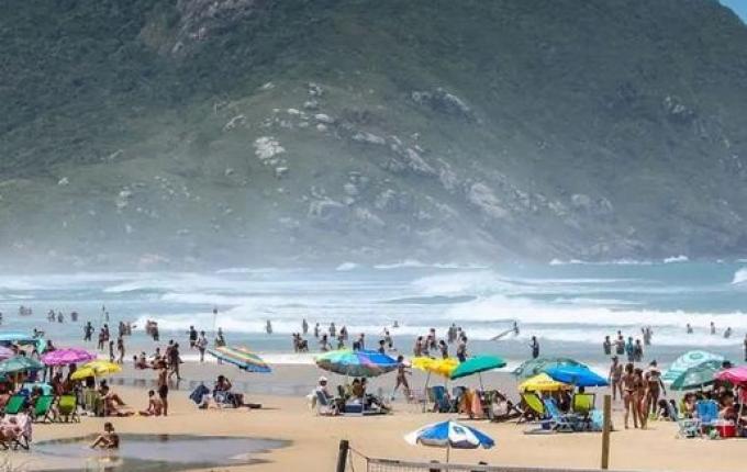 SC tem salto de 60% de turistas internacionais nos primeiros 10 meses de 2025