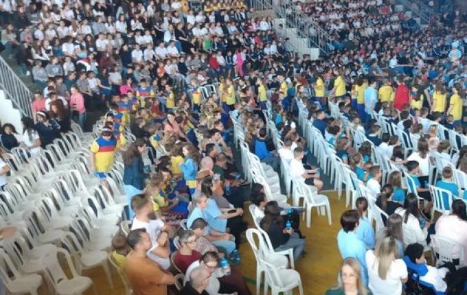 Sicoob Creditapiranga reúne três mil alunos no Complexo Oktober