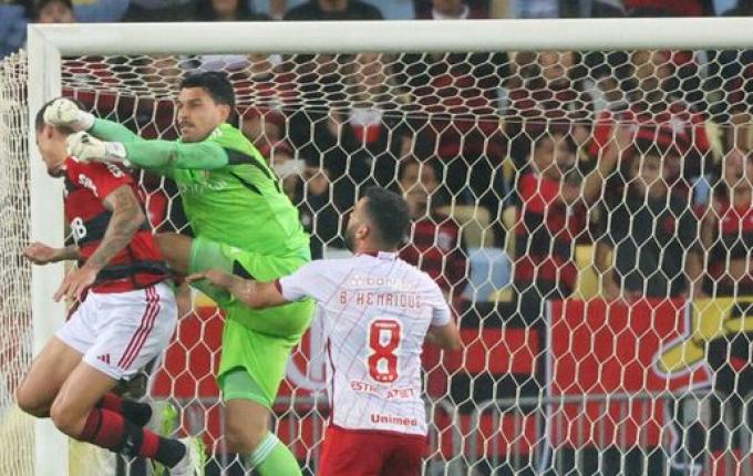 Com time alternativo, Inter empata com o Flamengo no Maracanã