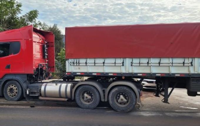 Colisão entre carro e caminhão deixa mulher ferida em Flor do Sertão