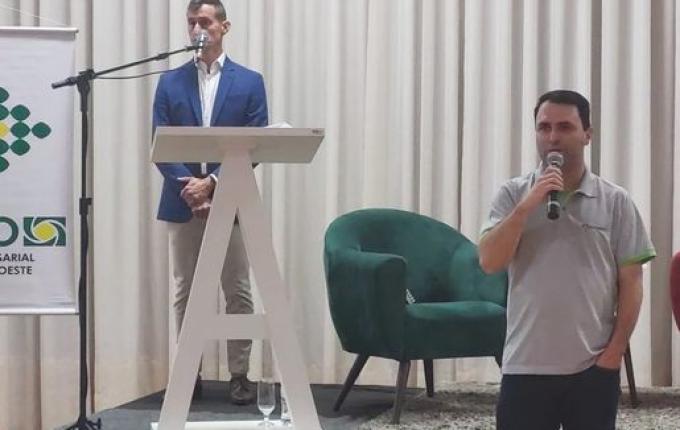 Café com Empresários aborda fontes de energia sustentáveis e formas de reduzir a conta de luz