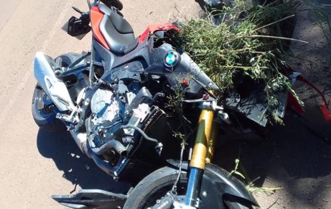 Acidente entre motos deixa tres feridos na SC 496