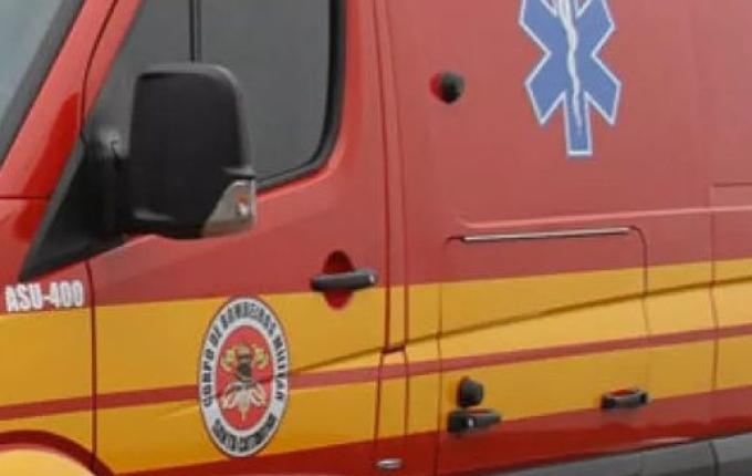 Homem sofre queimaduras graves após incêndio em residência em Palmitos