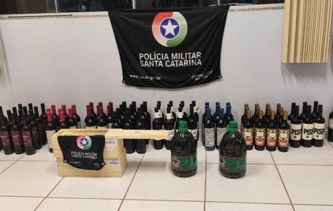 Homem é flagrado com mais de 100 garrafas de vinho argentino em rodoviária de São Miguel do Oeste