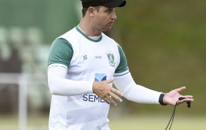 Chapecoense encaminha contratação do Tecnico Felipe Conceição