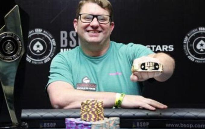 Morador de Quilombo é campeão do Main Event do BSOP Millions e fatura R$ 1,5 milhão