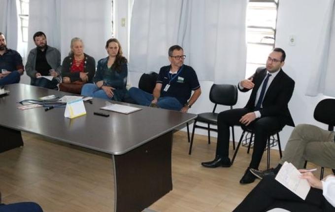 Reunião com associações discute tratamento da água, em Iporã do Oeste