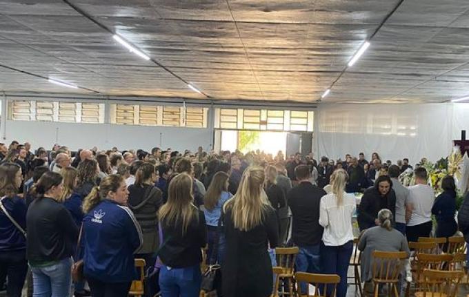 Comoção e homenagens marcam despedida à Prefeito de Iporã do Oeste, Adélio Marx