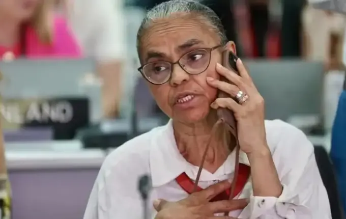 Ministra Marina Silva passa mal e precisa ser atendida pelo SAMU em evento oficial