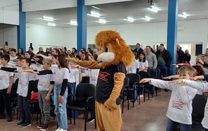 Mais de 100 alunos participam da formatura PROERD em Iporã do Oeste