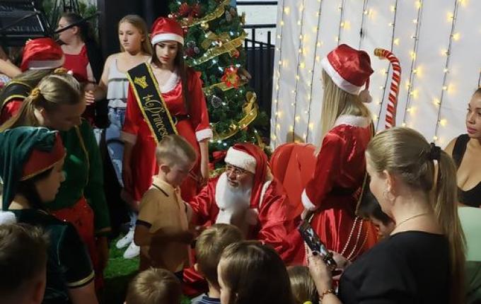 Grande público prestigia últimas atrações do "Iporã Natal Show" 2022