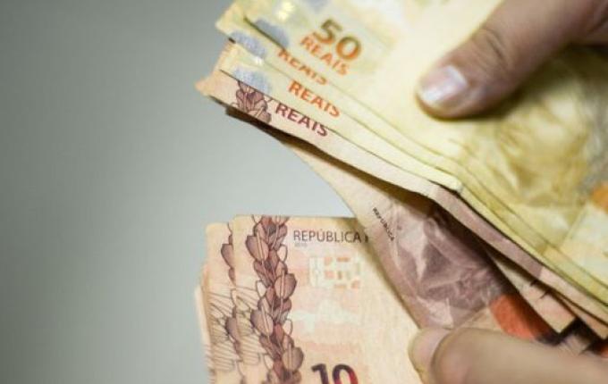 Governo propõe salário mínimo de R$ 1.389 para 2024, sem aumento real