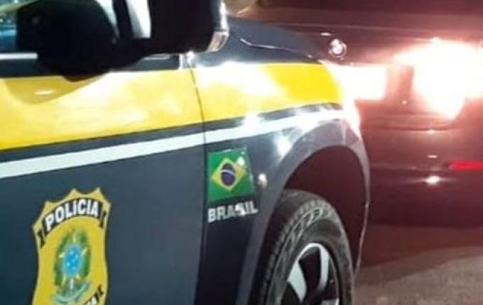 Para evitar apreensão por dívida, homem clona o próprio carro, mas é pego pela polícia