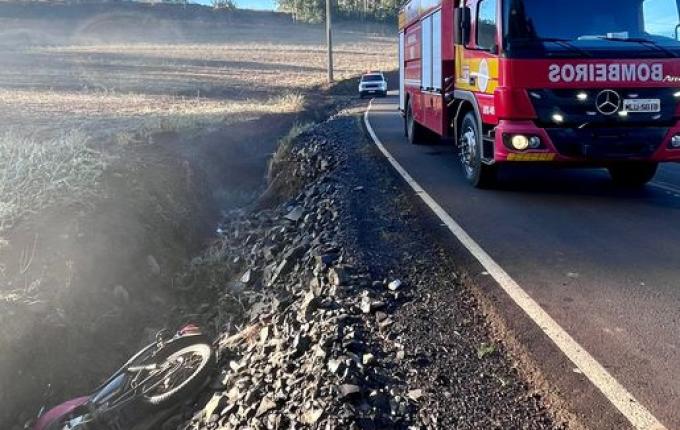 Homem fica ferido após queda de moto no interior de Cunha Porã