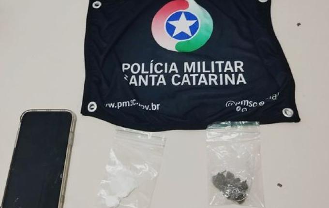 Após empreender fuga da PM, rapaz é preso com faca, cocaína e maconha em SMO