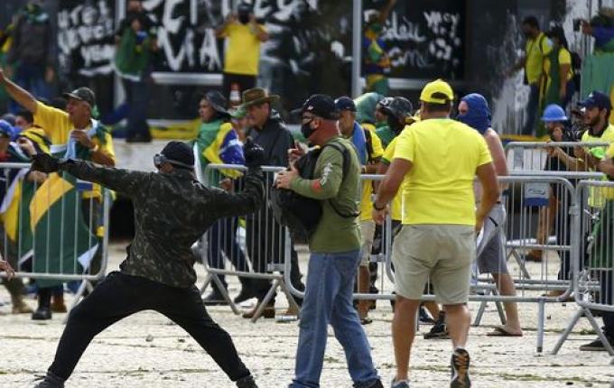 STF começa a julgar se torna réus mais 250 pessoas pelo 8 de Janeiro