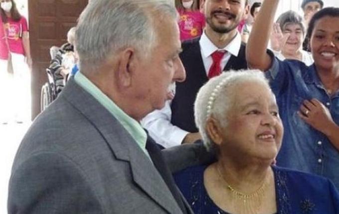 Idosa se apaixona em asilo de SC e se casa pela primeira vez aos 74 anos; FOTOS