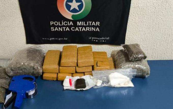 Homem é preso com 9 kg de drogas após fuga em alta em Dionísio Cerqueira