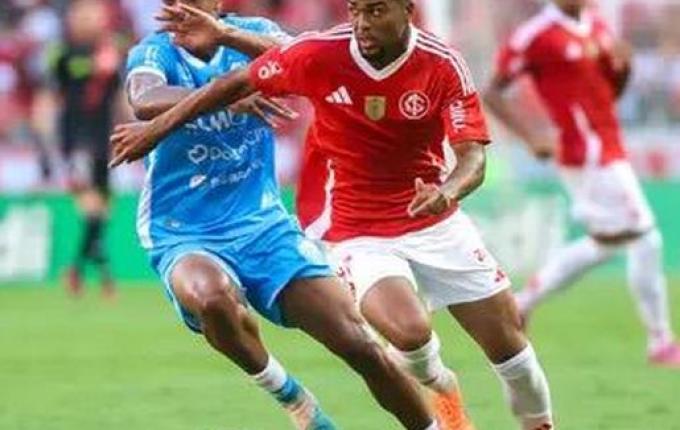 Inter vira e estreia no Gauchão com vitória de 2x1