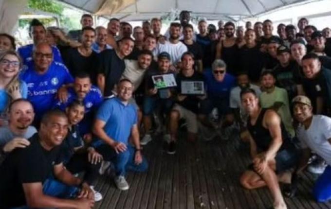 Grêmio fecha o ano com clima de incerteza sobre Renato e festa para Geromel
